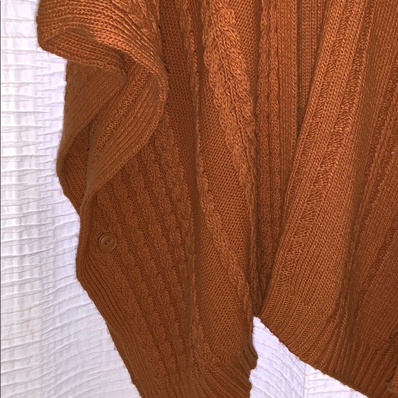 Cape - Picture 2 of 5